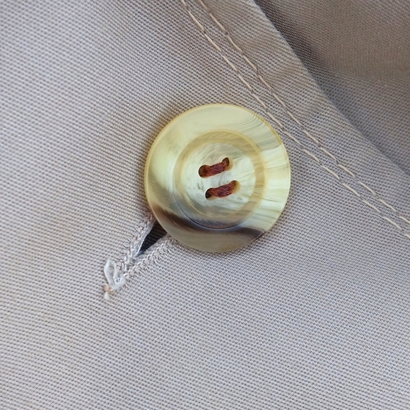 LADIES CANADIAN MADE COTTON POLY BLEND VINTAGE TRENCH COAT /JACKET(VINTAGE) - Picture 13 of 17